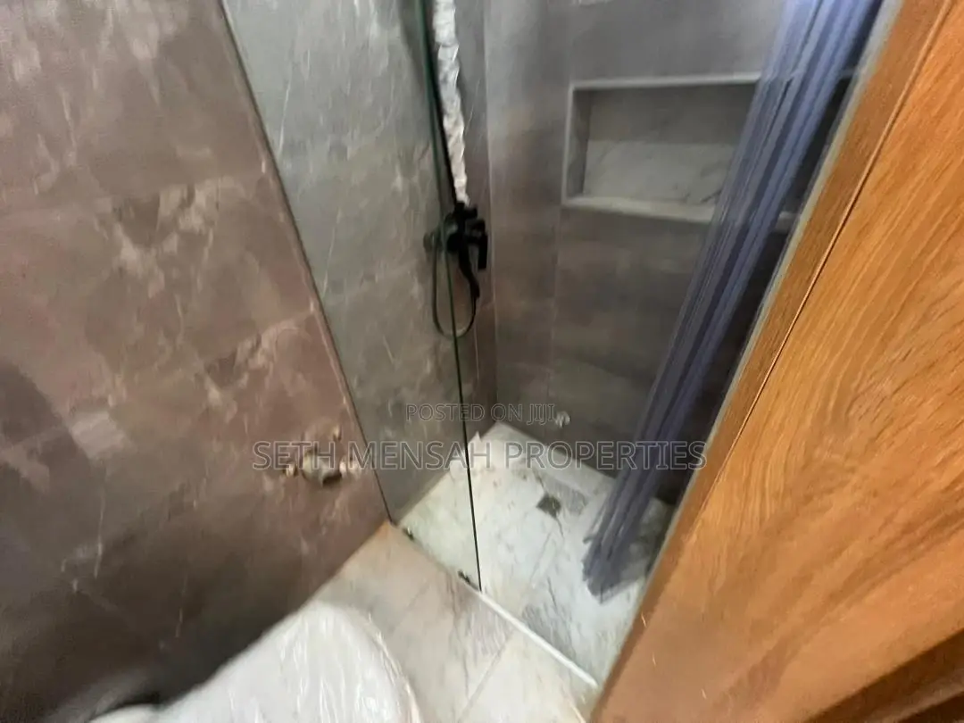 4bdrm House in Skm, Spintex for sale