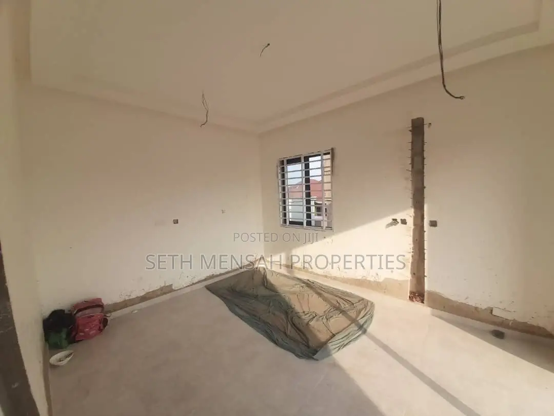3bdrm House in Skm, Spintex for sale