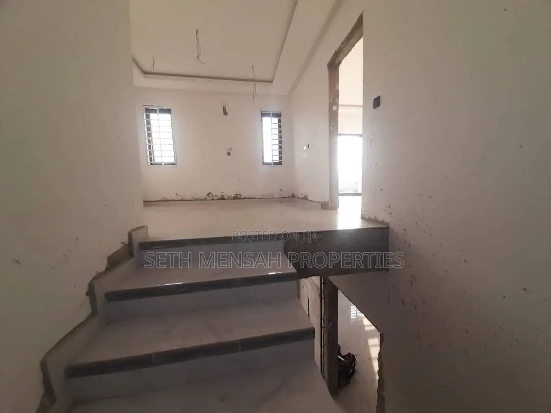 3bdrm House in Skm, Spintex for sale