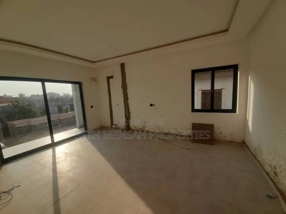 3bdrm House in Skm, Spintex for sale