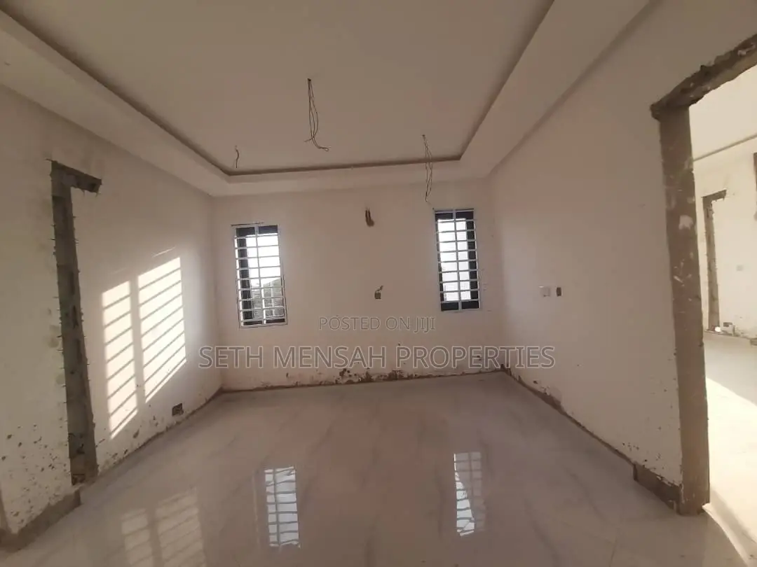 3bdrm House in Skm, Spintex for sale