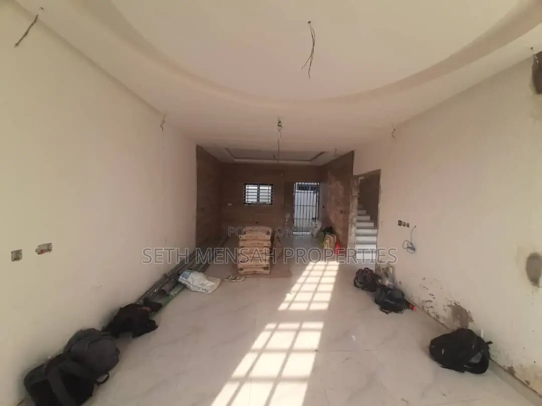 3bdrm House in Skm, Spintex for sale