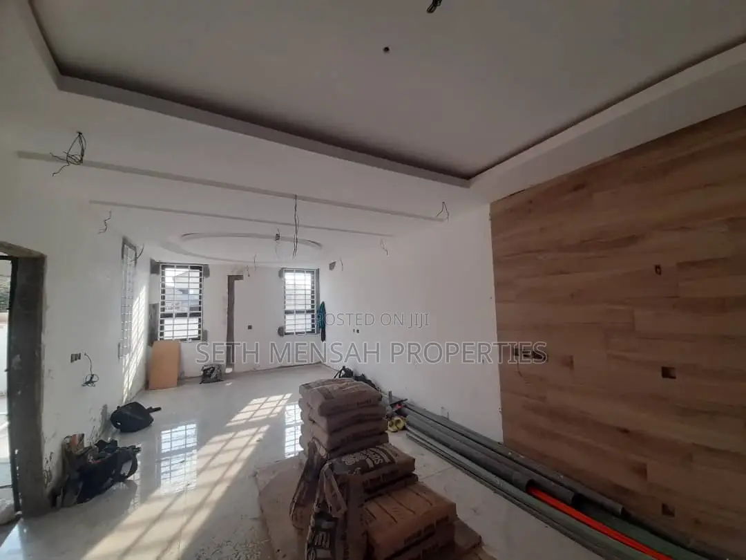 3bdrm House in Skm, Spintex for sale