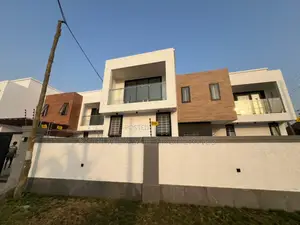 3bdrm House in Skm, Spintex for sale