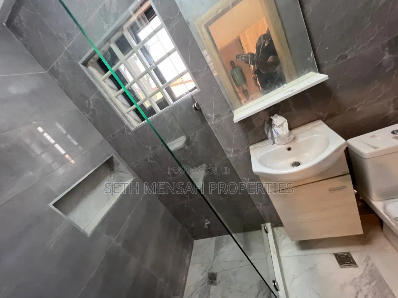 3bdrm House in Skm, Spintex for sale