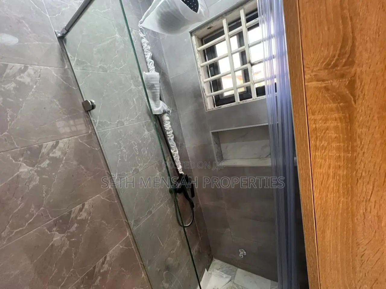 3bdrm House in Skm, Spintex for sale