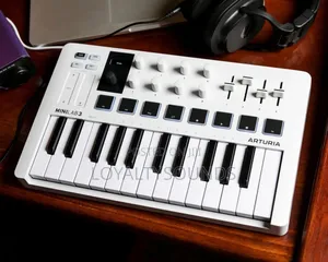 Arturia Minilab3 Midi Controller (White)