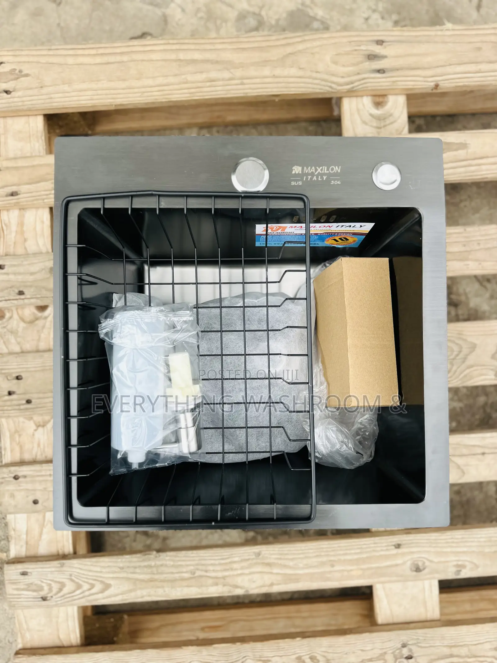 Square Sink_small Black Sink and Pullout Faucet