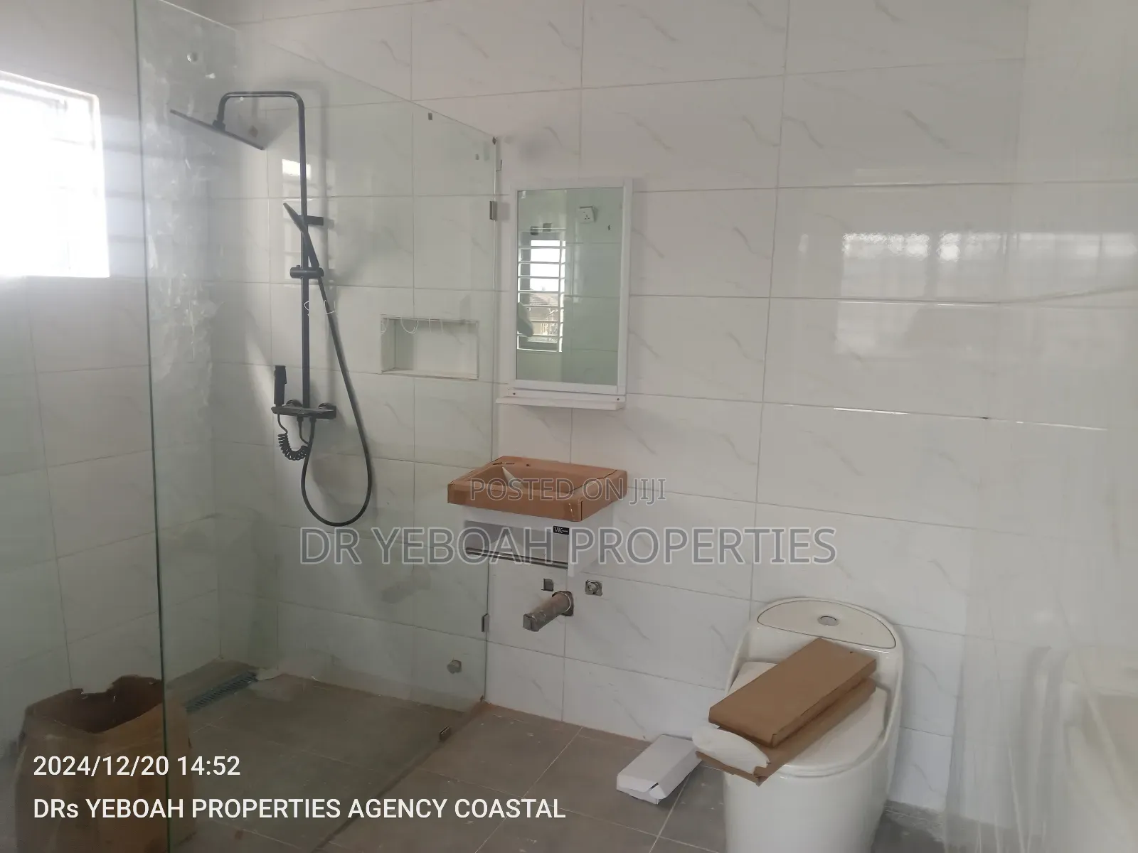 4bdrm Duplex in Spintex:- 4 Bedrooms for sale