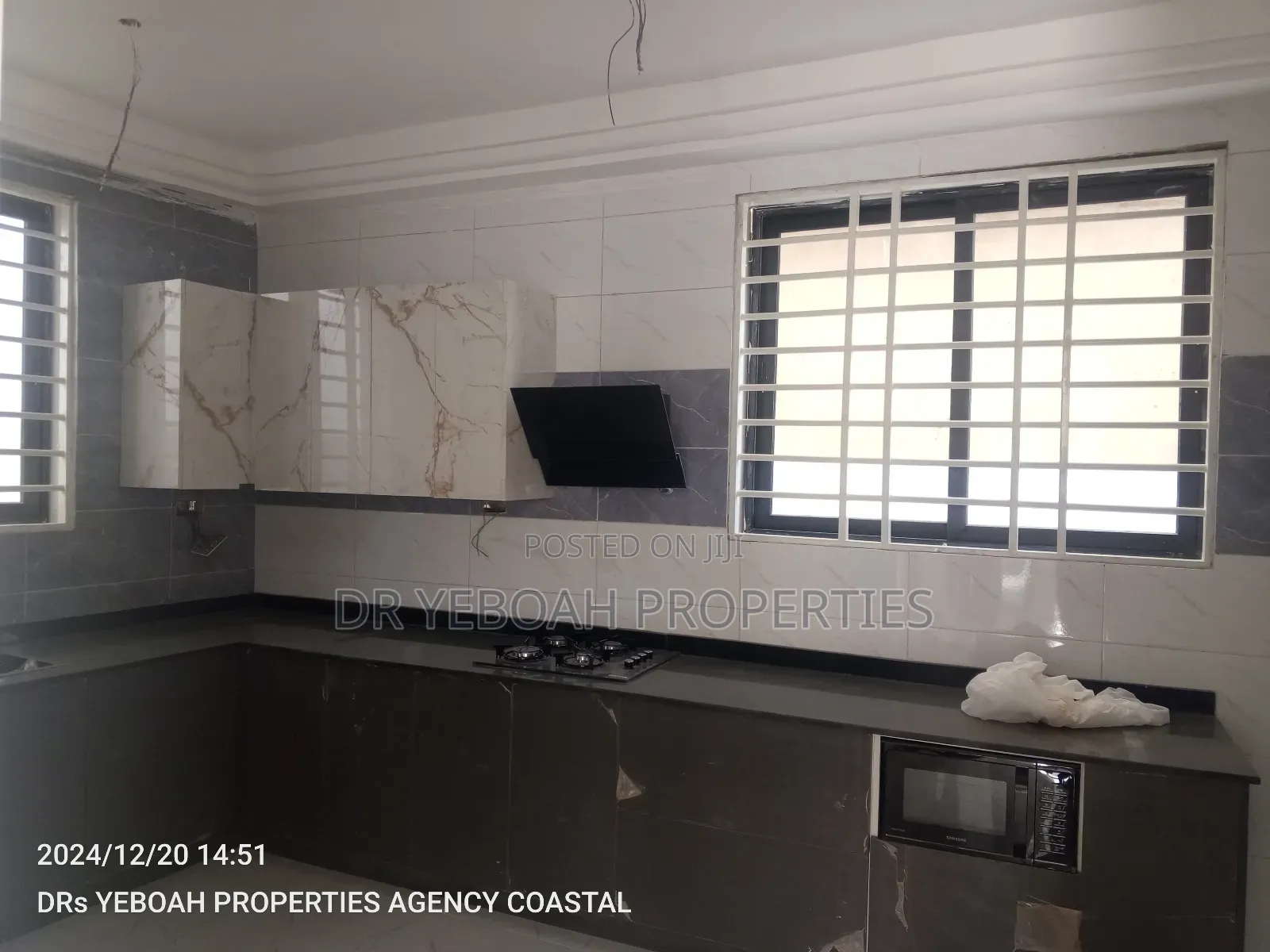 4bdrm Duplex in Spintex:- 4 Bedrooms for sale