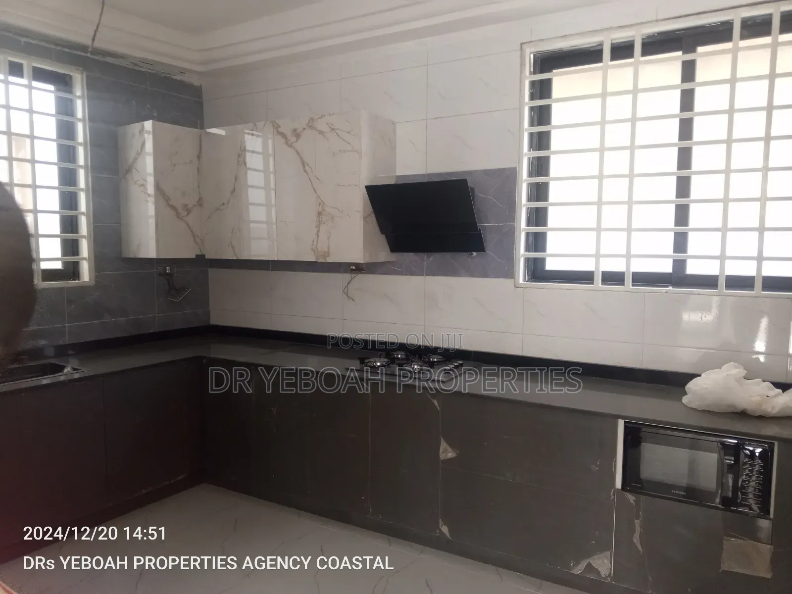 4bdrm Duplex in Spintex:- 4 Bedrooms for sale