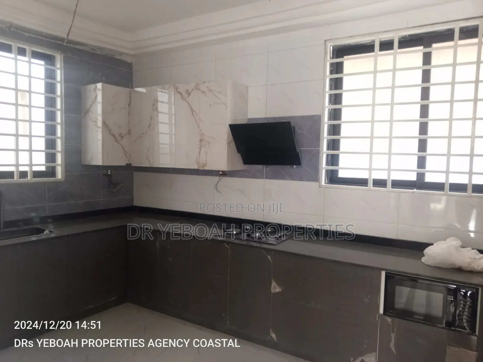 4bdrm Duplex in Spintex:- 4 Bedrooms for sale