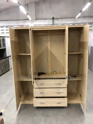 Four Door Wardrobe With Mirror and Drowners