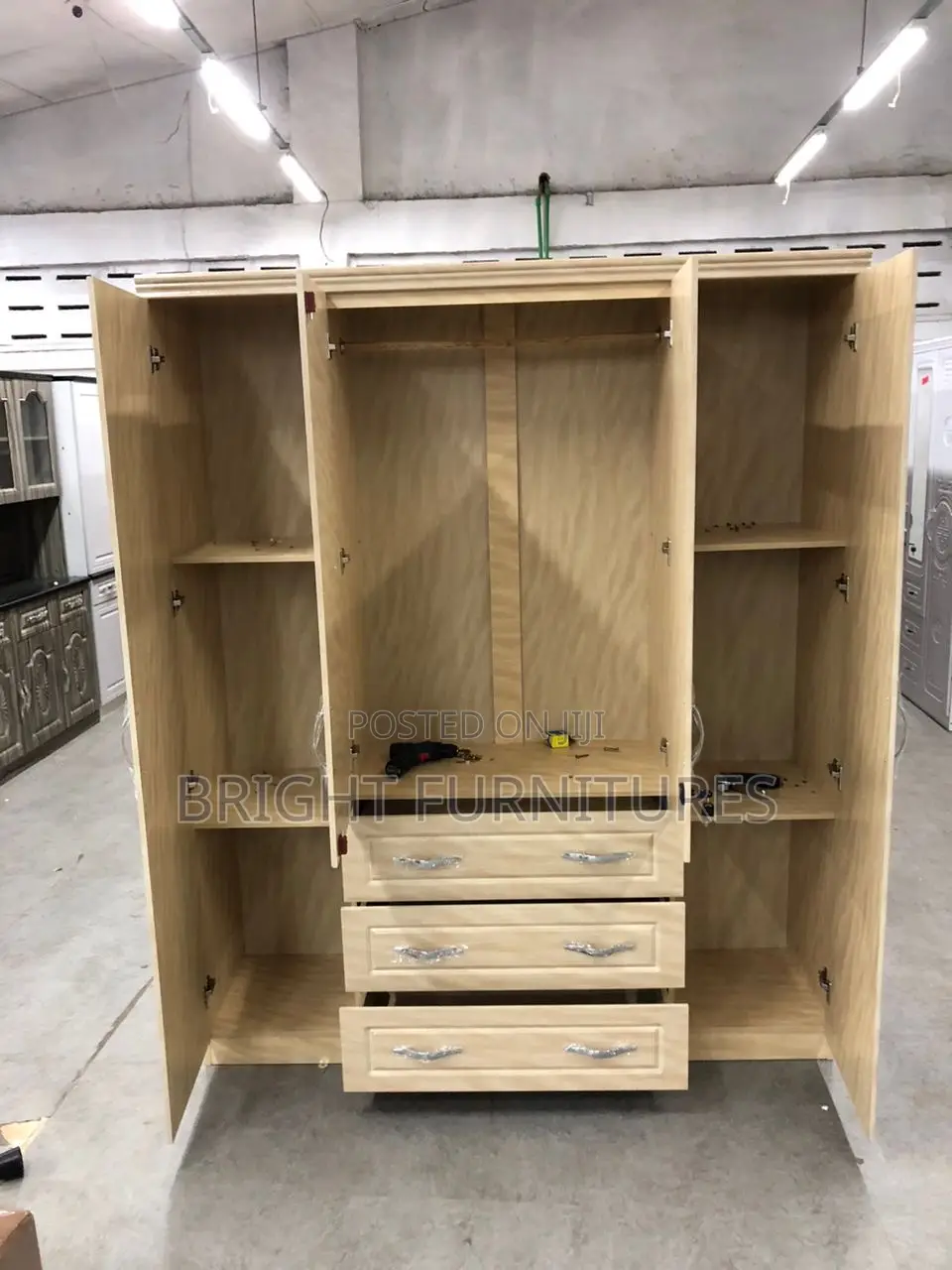 Four Door Wardrobe With Mirror and Drowners