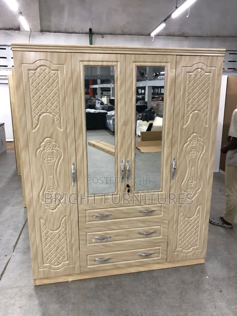 Four Door Wardrobe With Mirror and Drowners