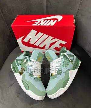 Photo - Original Air Jordan 4 Retro First Class
