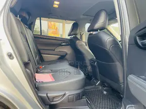 Toyota Highlander XLE 2022 Silver