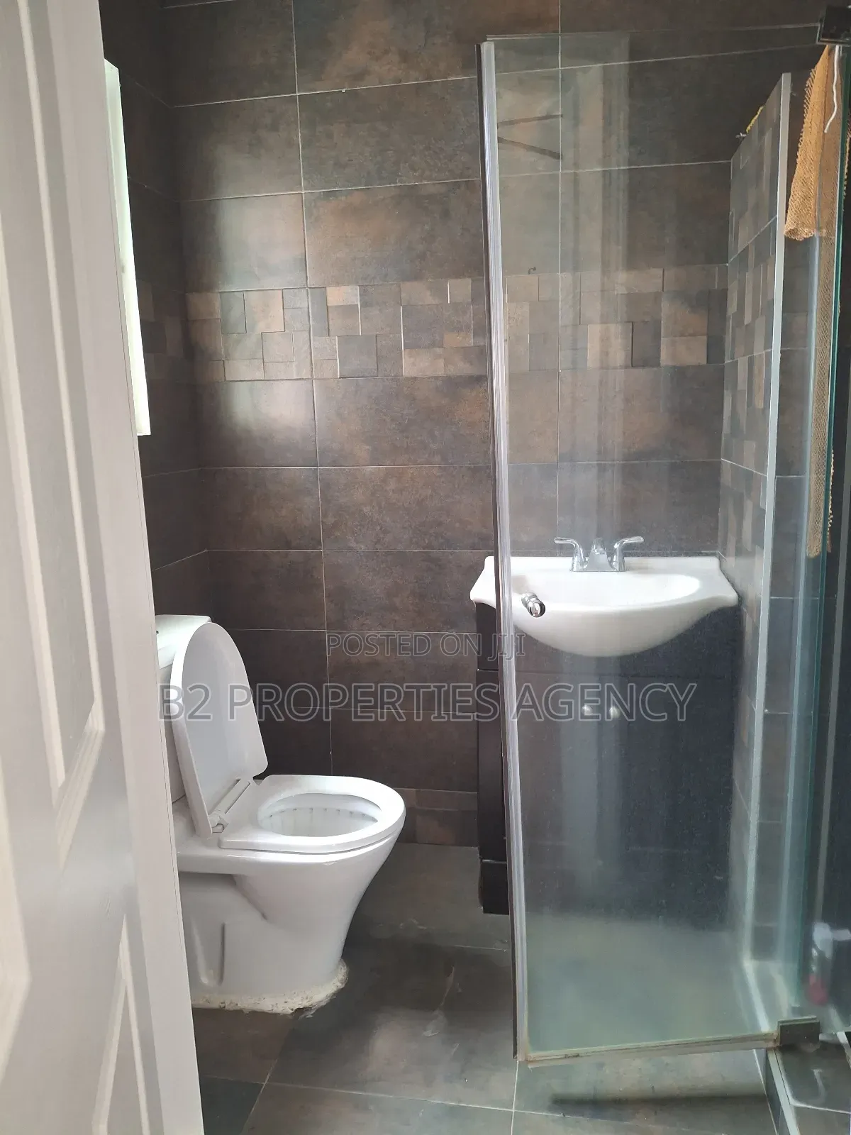 Furnished 4bdrm House in B2 Properties Agency, Kumasi Metropolitan