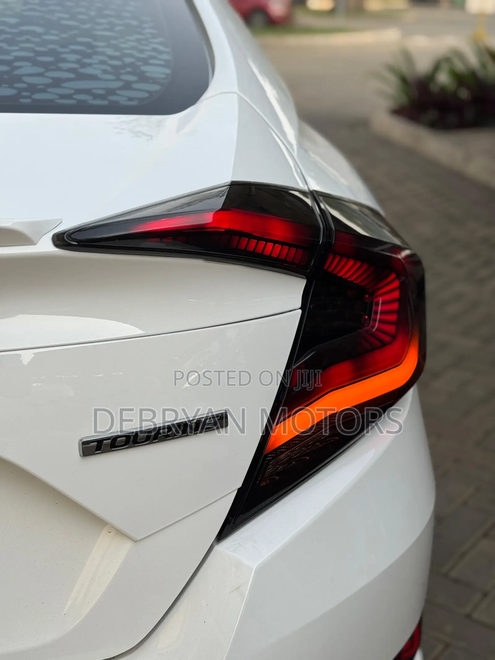 Honda Civic Touring 4dr Sedan (1.5L 4cyl) 2017 White