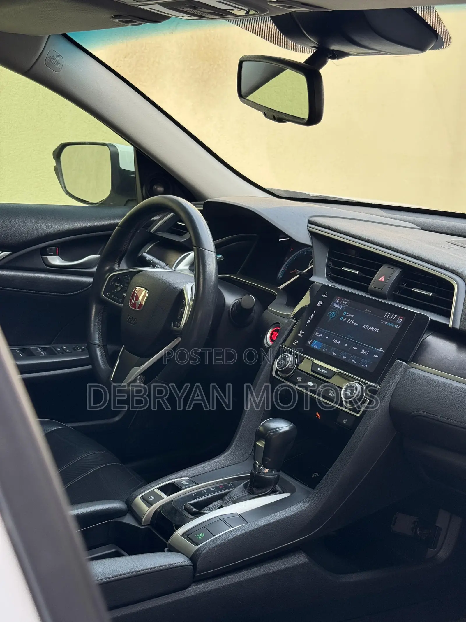 Honda Civic Touring 4dr Sedan (1.5L 4cyl) 2017 White