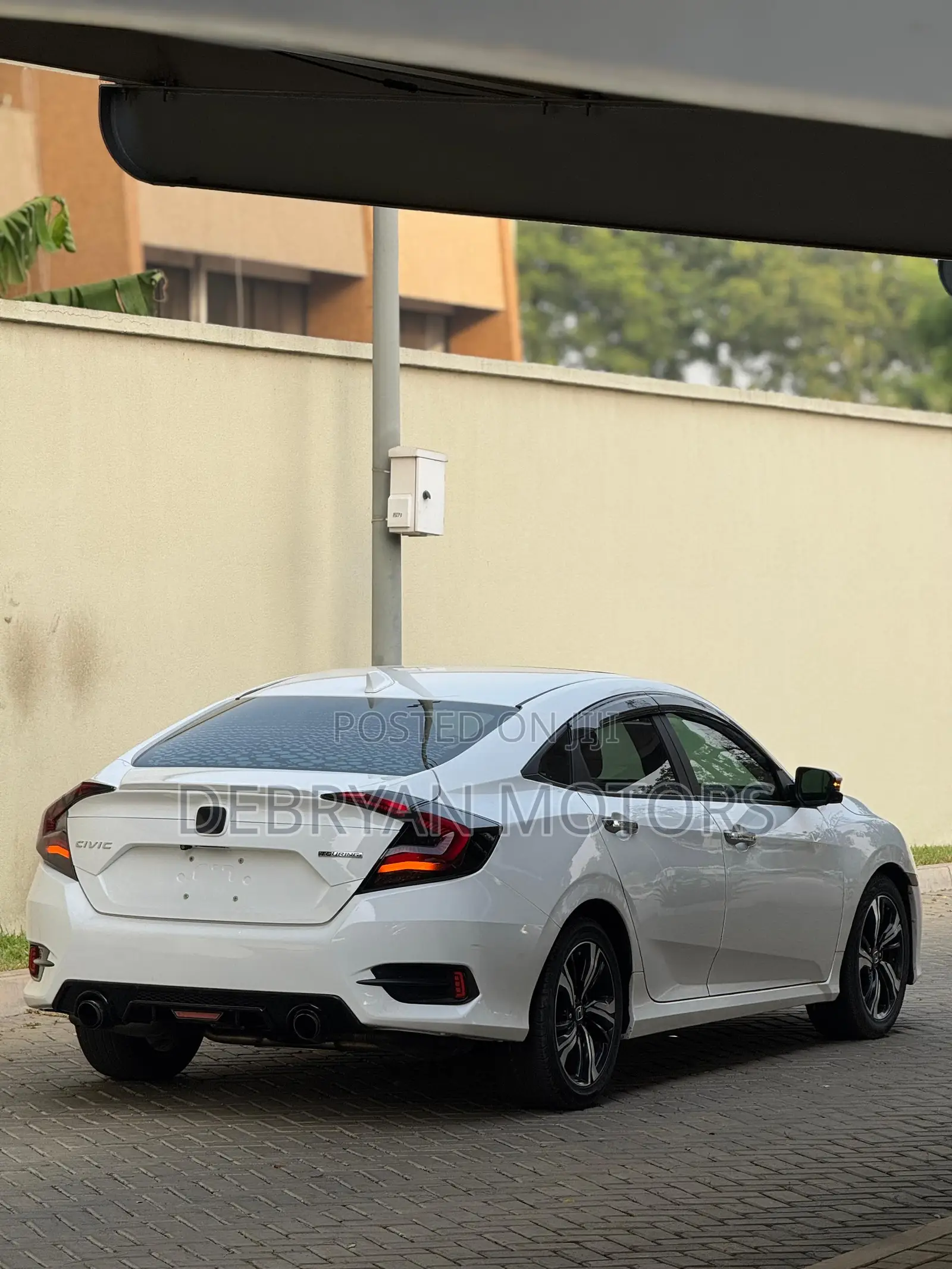 Honda Civic Touring 4dr Sedan (1.5L 4cyl) 2017 White