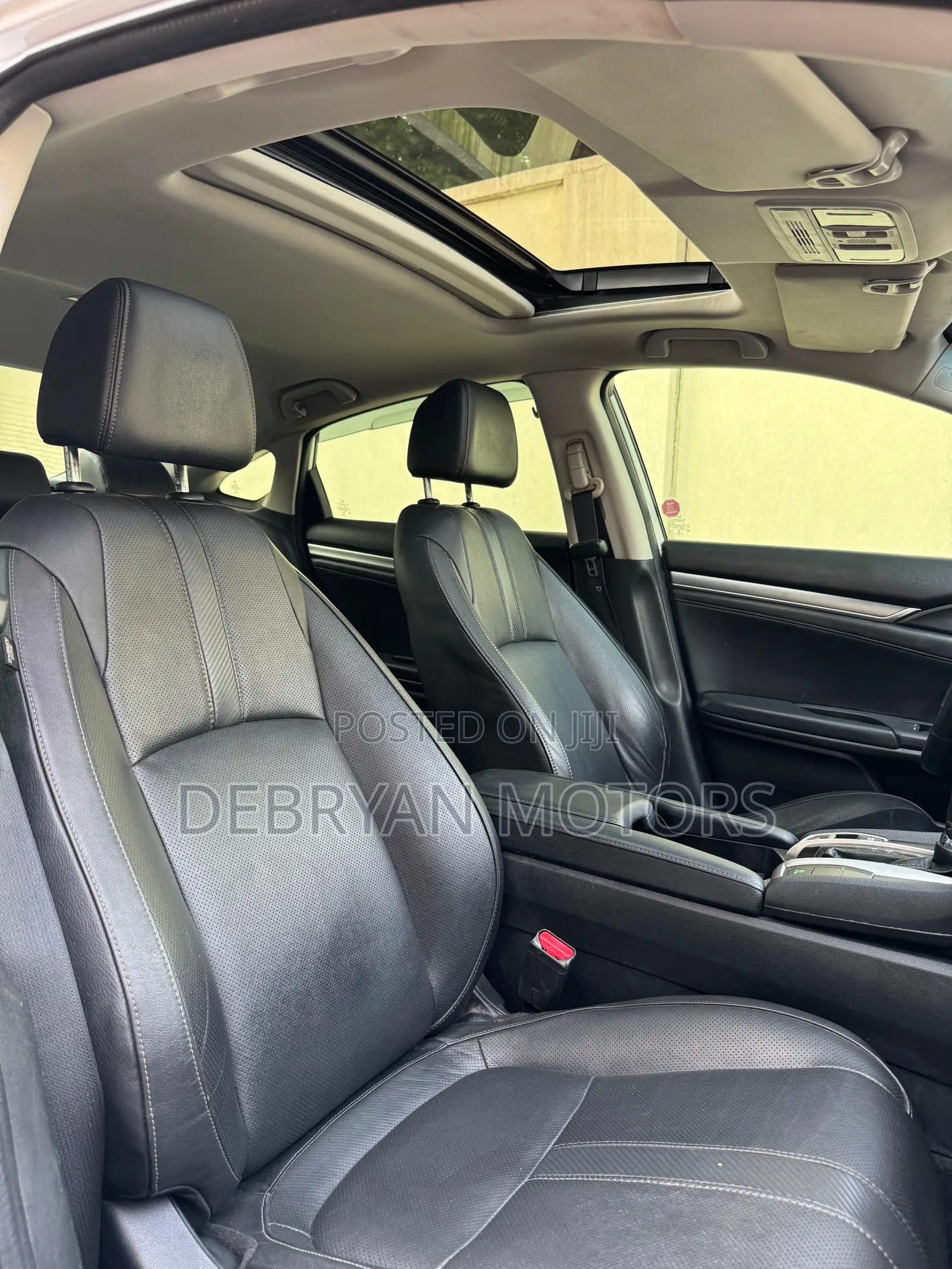 Honda Civic Touring 4dr Sedan (1.5L 4cyl) 2017 White