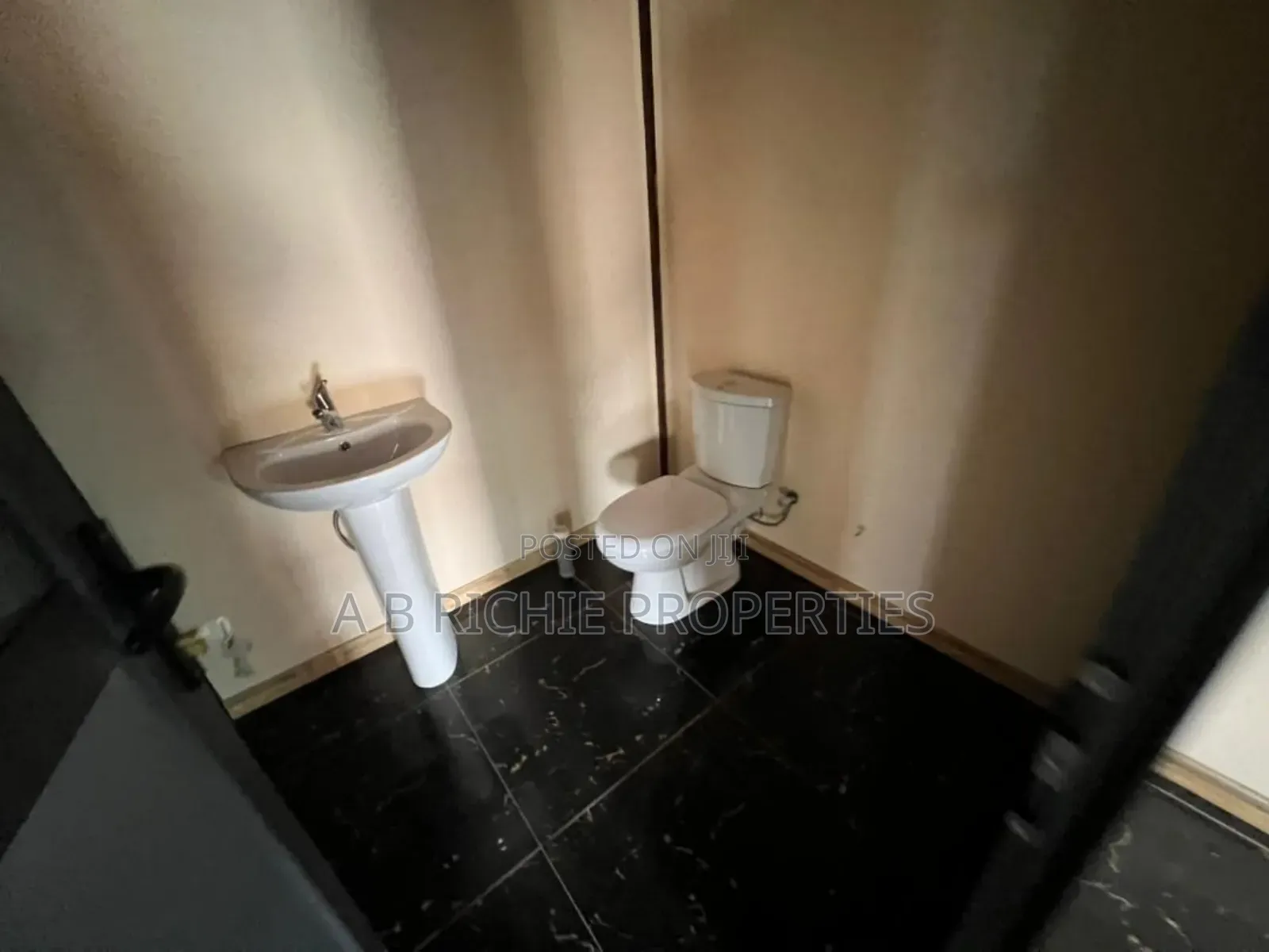 Office Space for Rent at Tema Community 9
