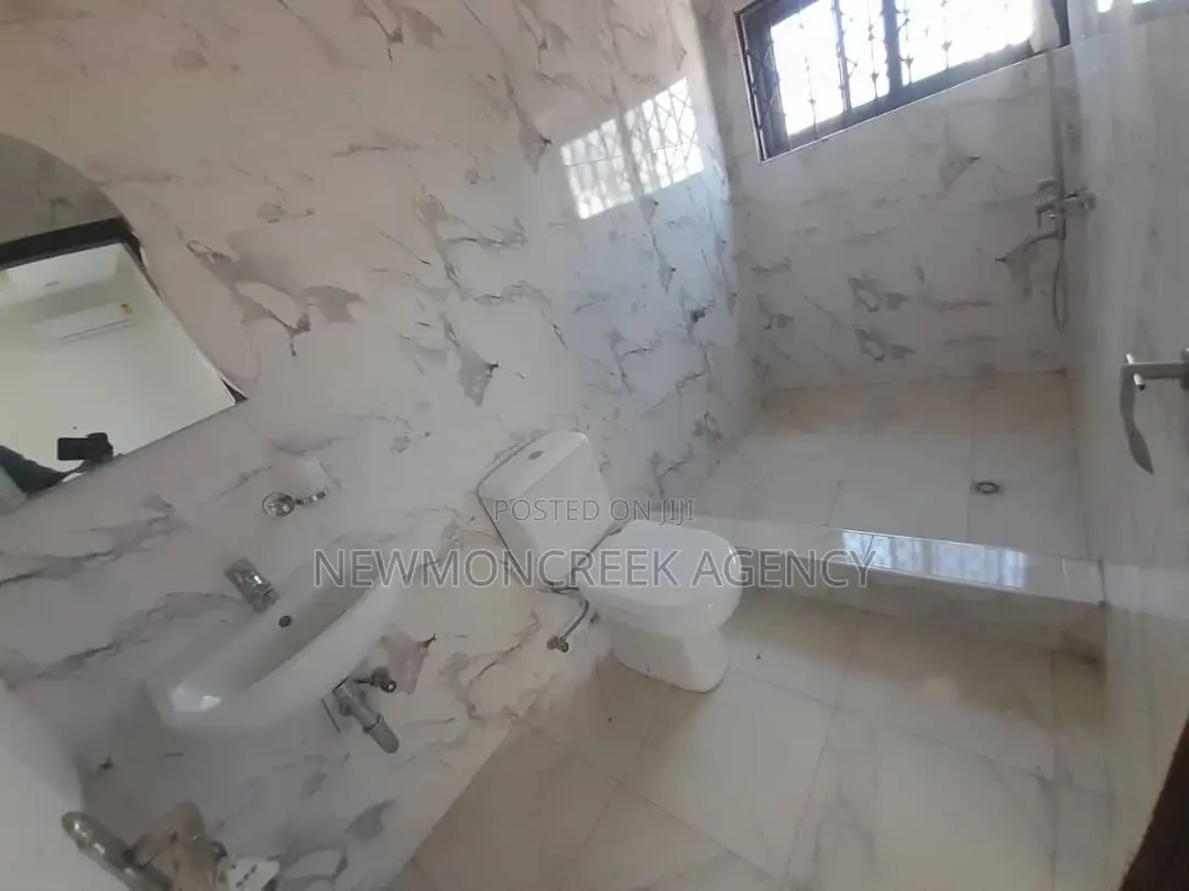 3bdrm Duplex in Gated Estate, Oyarifa for rent