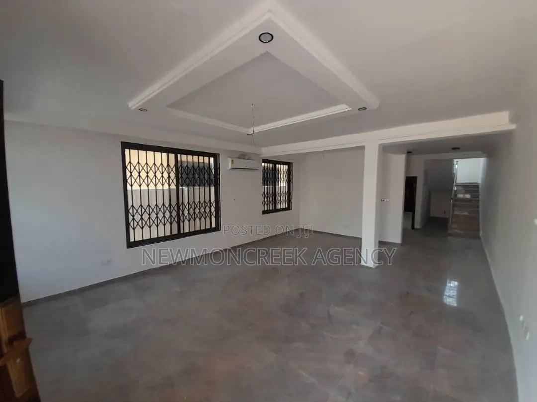 3bdrm Duplex in Gated Estate, Oyarifa for rent