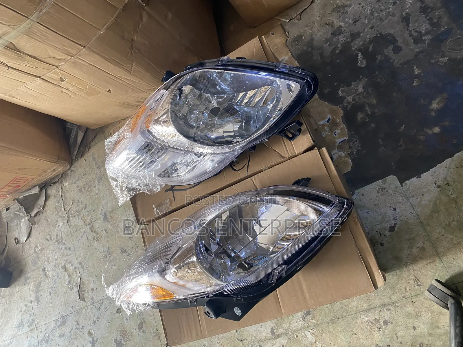 Toyota Vitz Head Light 2009-2011