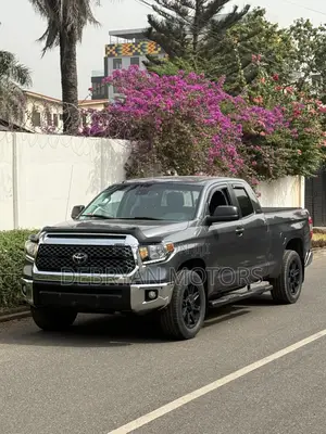 Toyota Tundra SR5 4.6L V8 4x2 CrewMax 5.6 ft. box 145.7 in. WB 2019