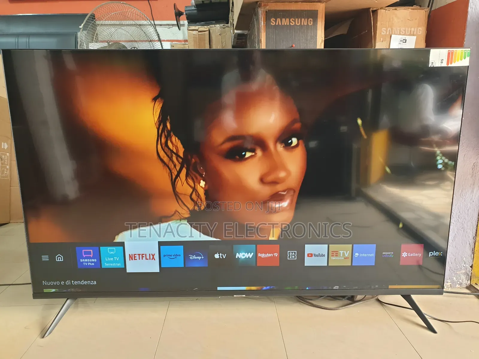 Crystal Uhd HDR Samsung Smart Satellite Tv 65"Inches