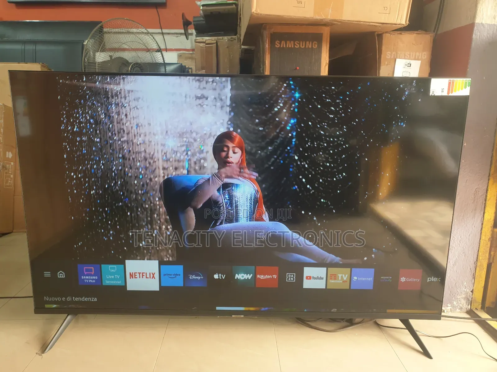 Crystal Uhd HDR Samsung Smart Satellite Tv 65"Inches