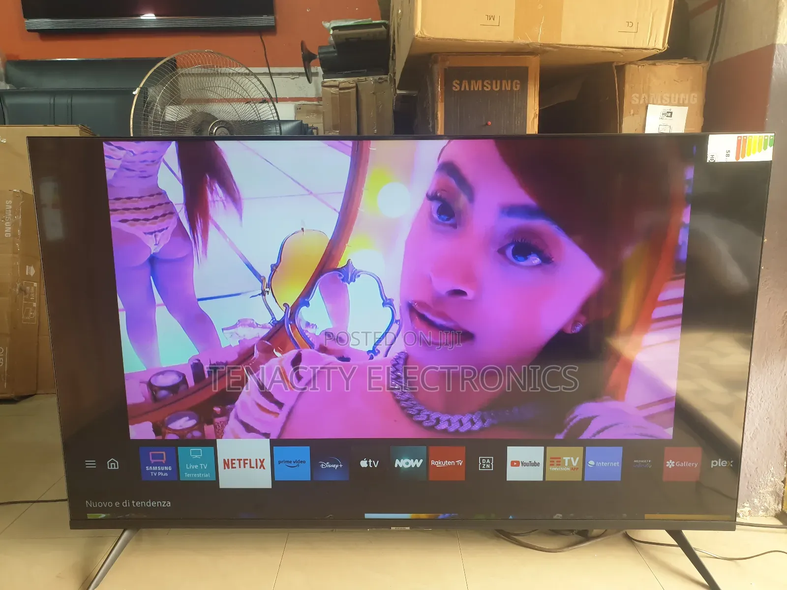 Crystal Uhd HDR Samsung Smart Satellite Tv 65"Inches