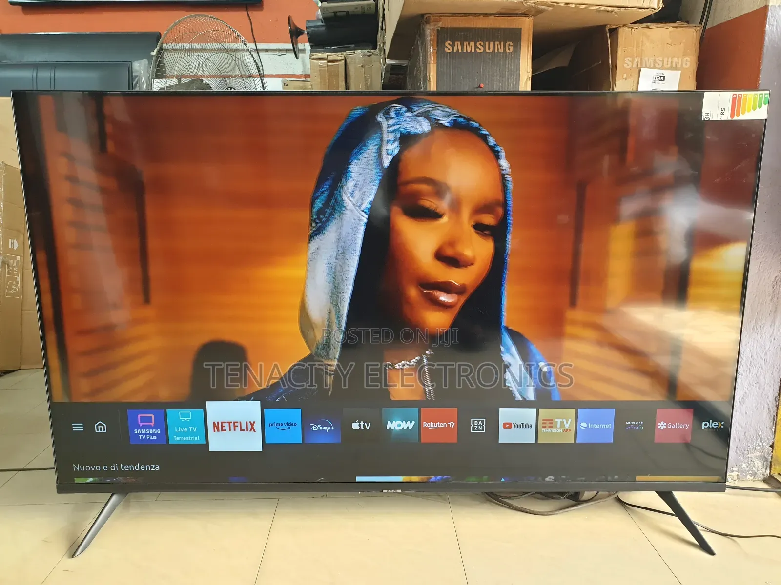 Crystal Uhd HDR Samsung Smart Satellite Tv 65"Inches