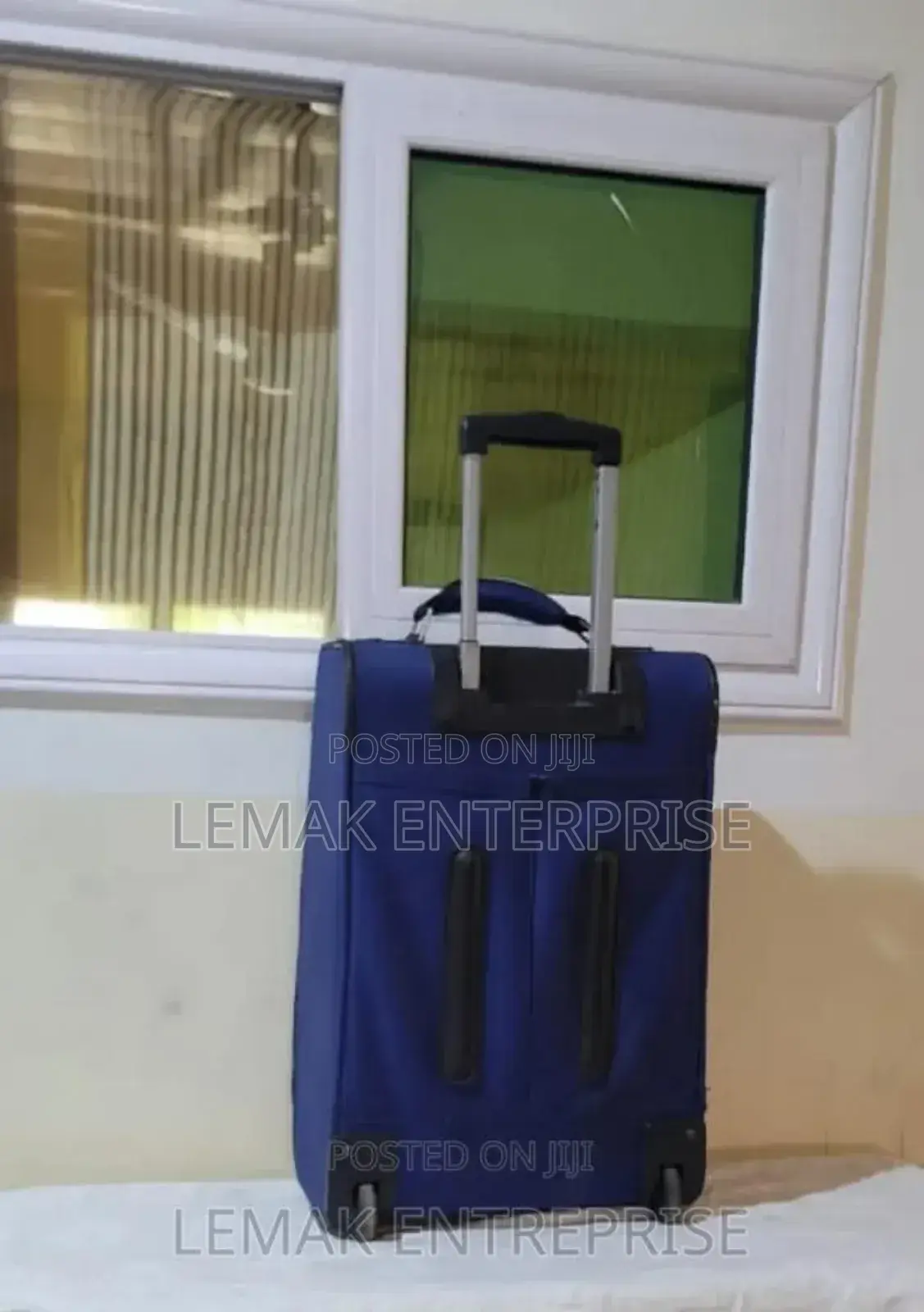 American Tourister Splash Blue Traveling Bag S