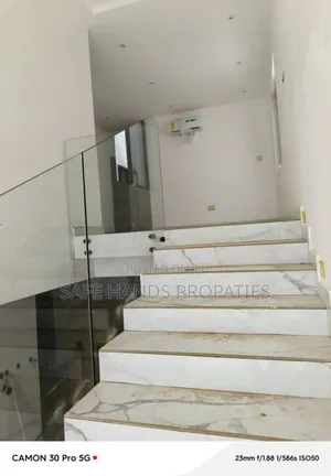 Furnished 5bdrm House in School Junction, Accra Metropolitan for sale