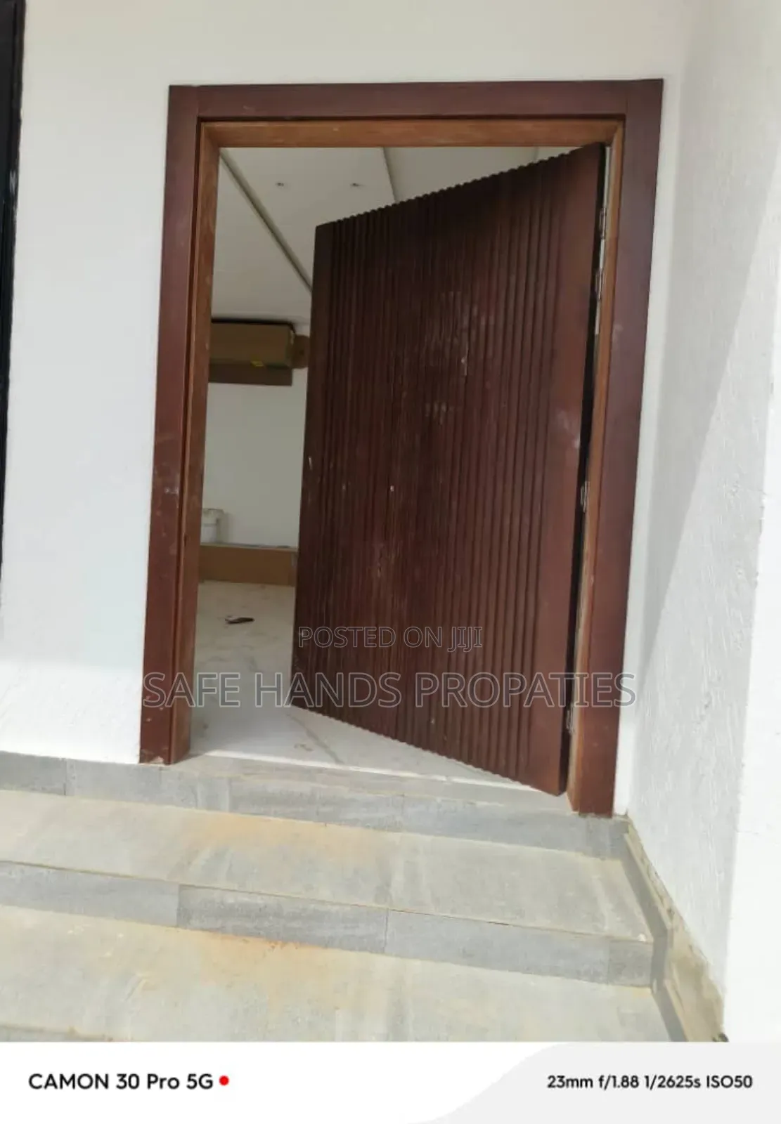 Furnished 5bdrm House in School Junction, Accra Metropolitan for sale