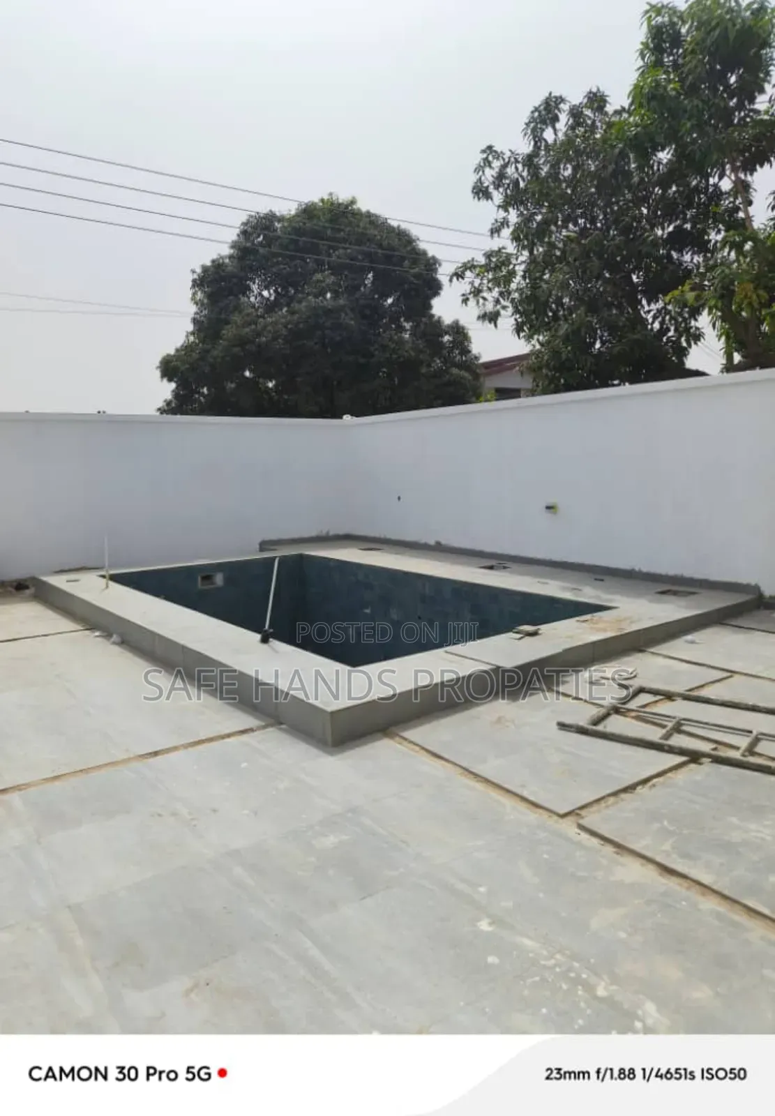 Furnished 5bdrm House in School Junction, Accra Metropolitan for sale