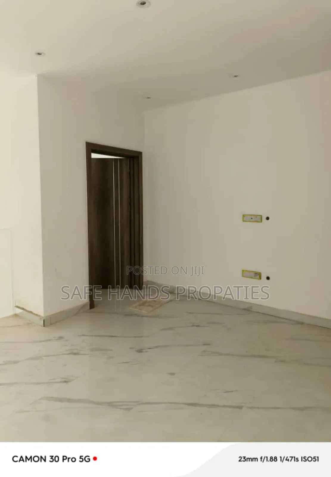 Furnished 5bdrm House in School Junction, Accra Metropolitan for sale