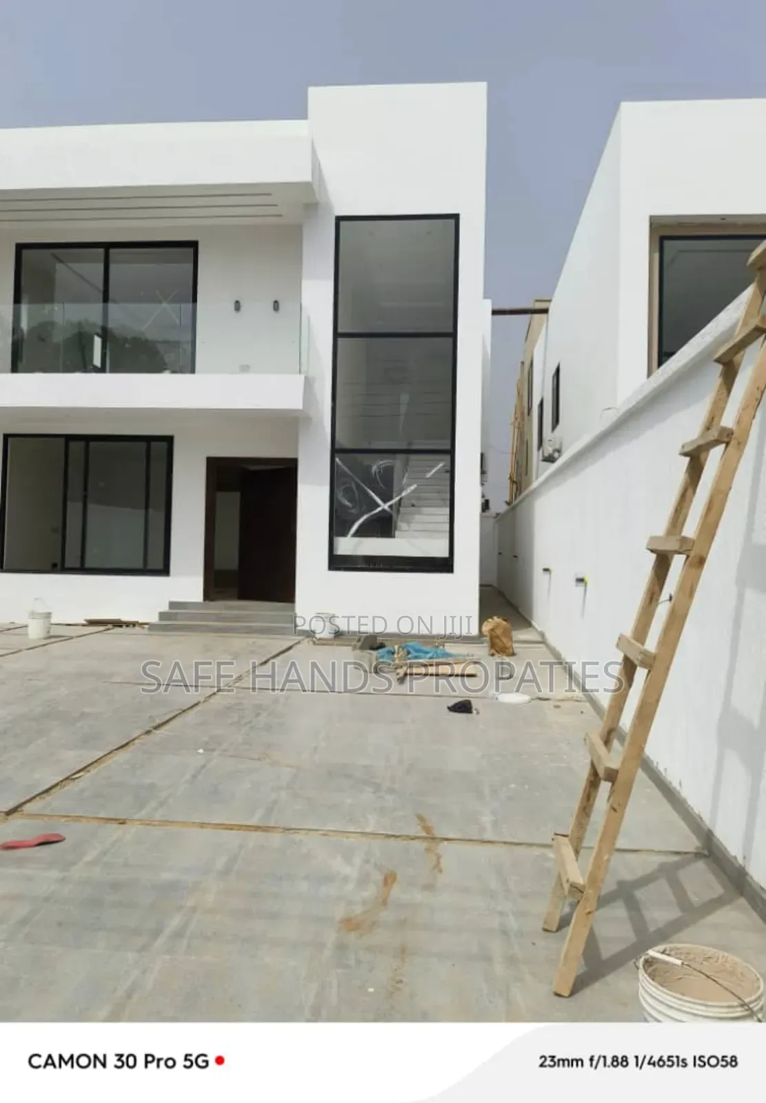 Furnished 5bdrm House in School Junction, Accra Metropolitan for sale