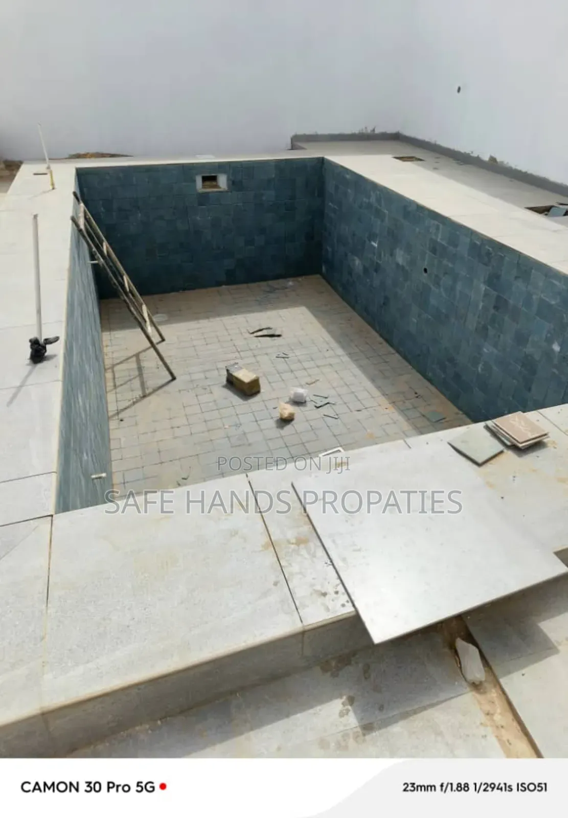 Furnished 5bdrm House in School Junction, Accra Metropolitan for sale