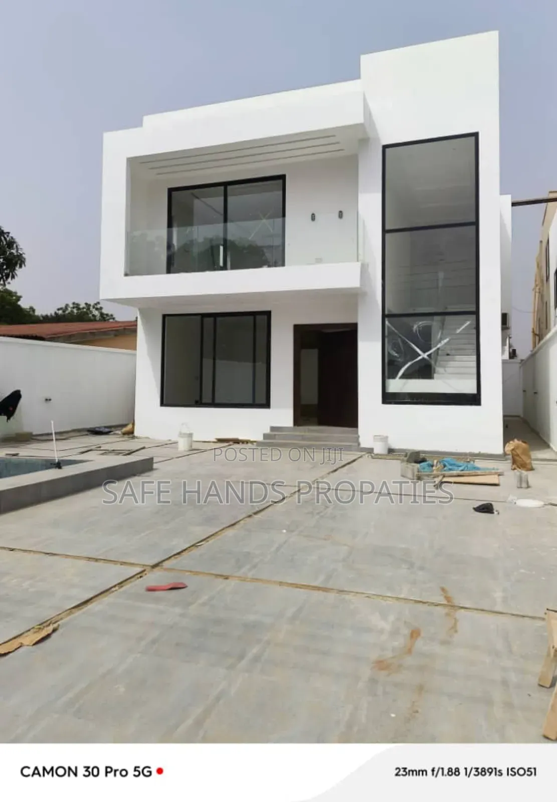 Furnished 5bdrm House in School Junction, Accra Metropolitan for sale