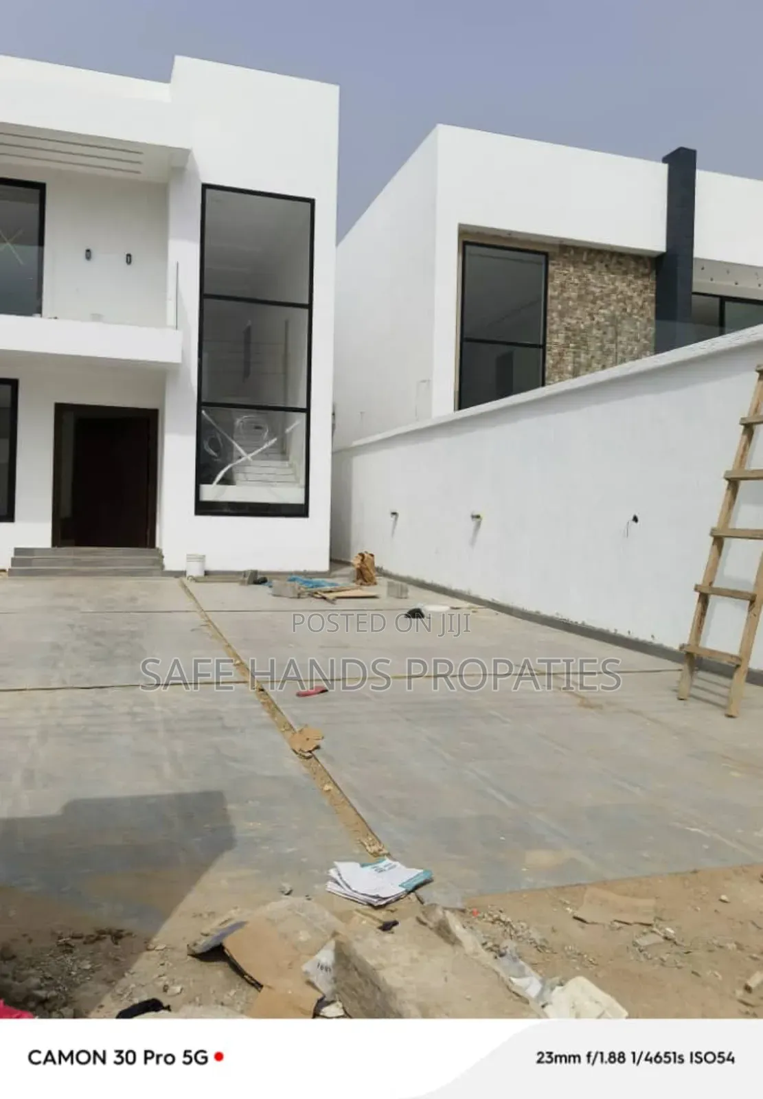 Furnished 5bdrm House in School Junction, Accra Metropolitan for sale