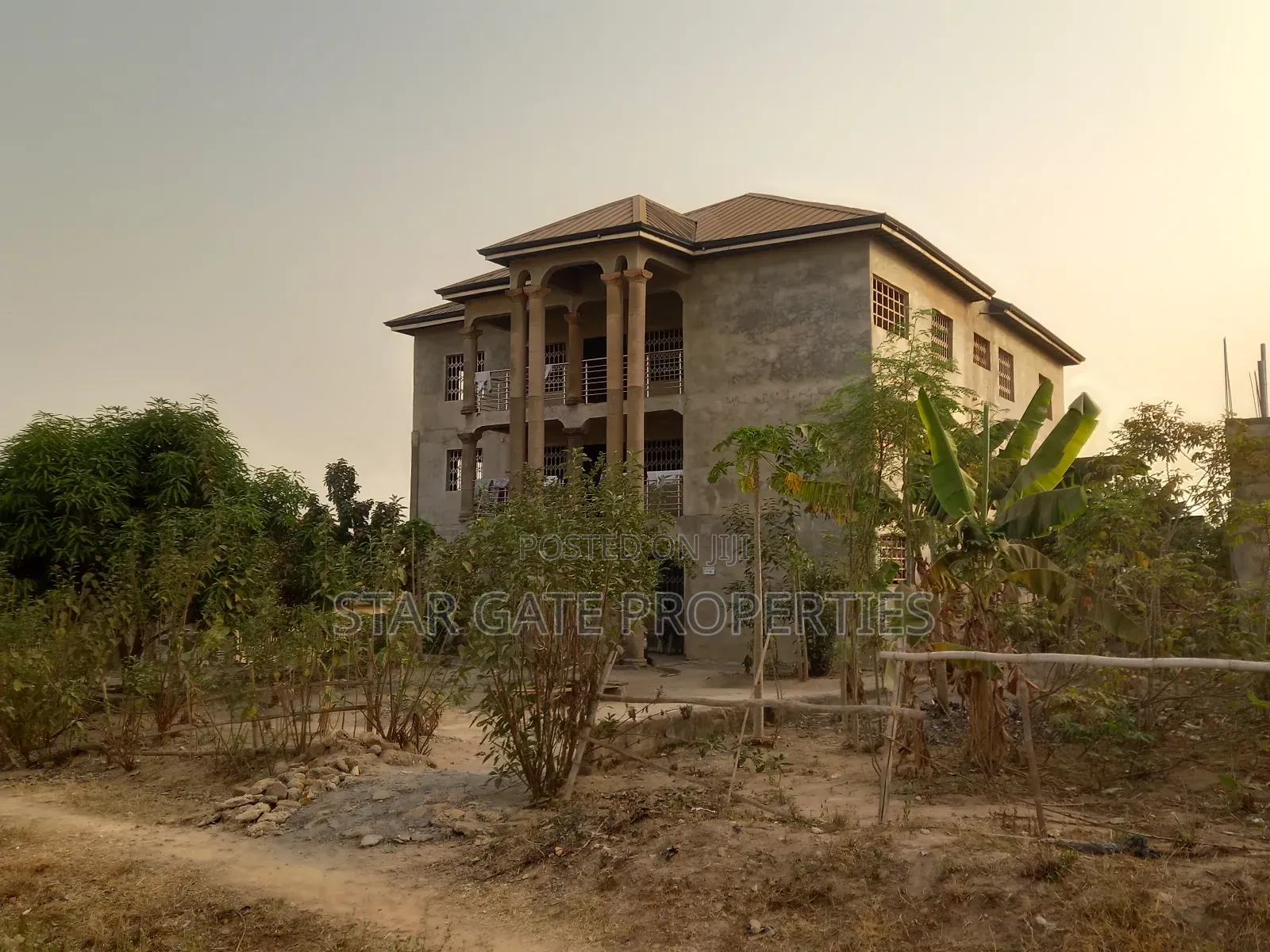 12bdrm House in Kenyasi Abrem., Kumasi Metropolitan for sale