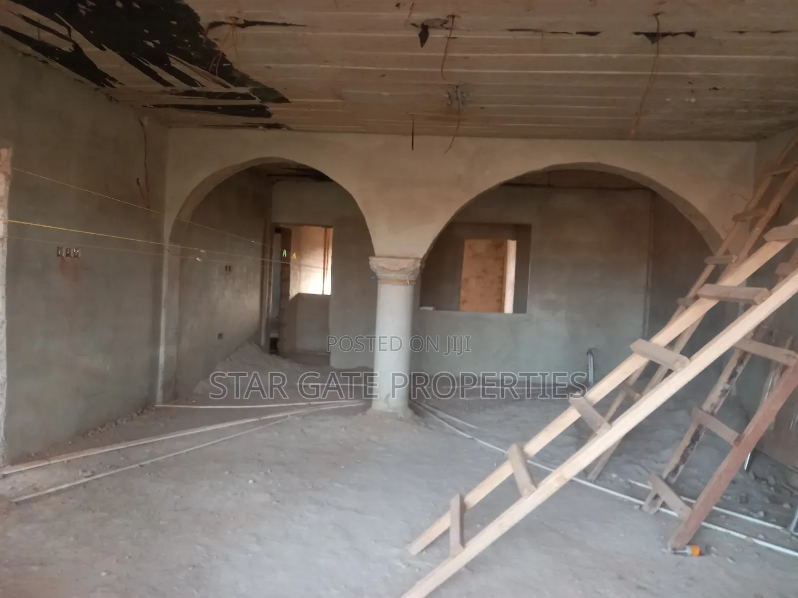 12bdrm House in Kenyasi Abrem., Kumasi Metropolitan for sale