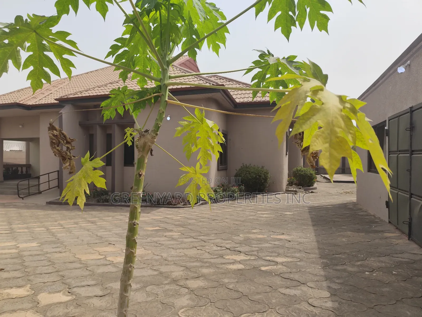 3bdrm House in Bawaleshie Rd, East Legon for rent