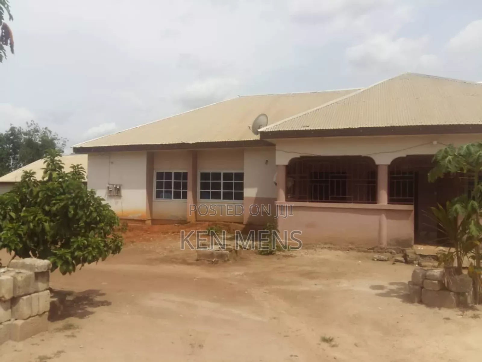 Furnished 4bdrm House in Kwabre for sale