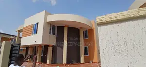 4bdrm House in Odumasi-Estate, Ga West Municipal for sale