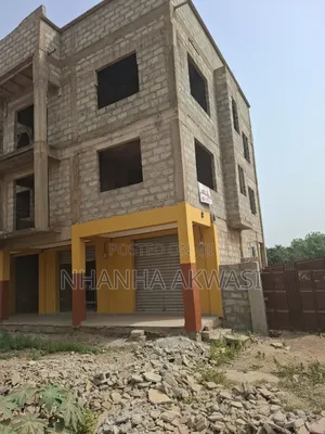 12bdrm House in Sun City, Tema Metropolitan for sale